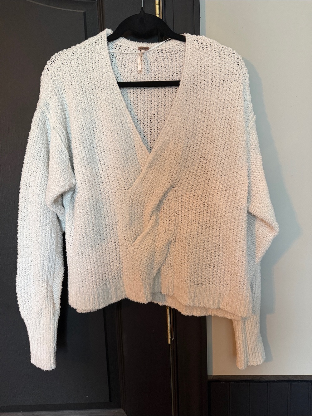 Free people Cozy white V-Neck Knit Sweater